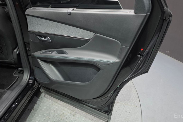 2024 Peugeot 5008 с пробегом 11 718 км