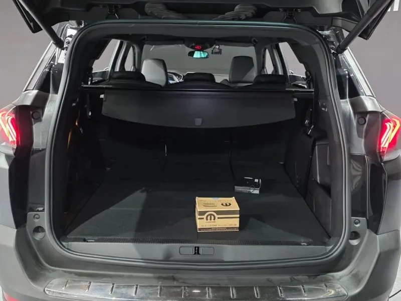 2024 Peugeot 5008 с пробегом 11 718 км