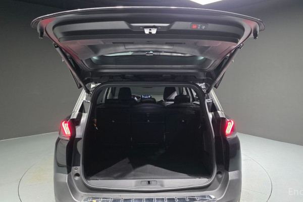 2024 Peugeot 5008 с пробегом 12 450 км