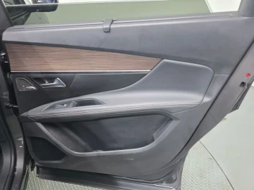 2023 Peugeot 5008 с пробегом 21 836 км
