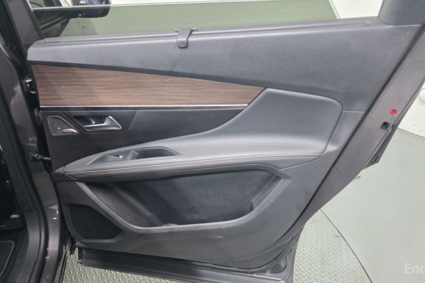 2023 Peugeot 5008 с пробегом 21 836 км