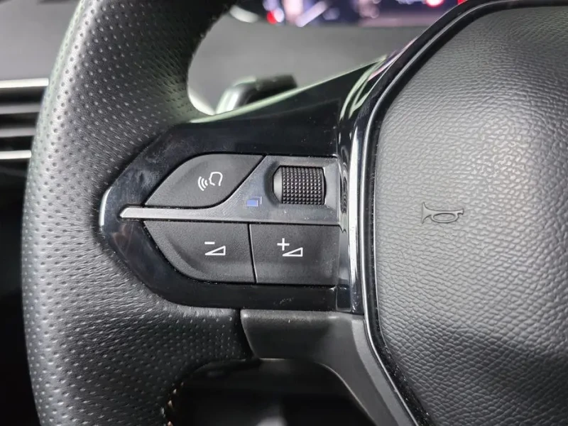 2023 Peugeot 5008 с пробегом 21 836 км