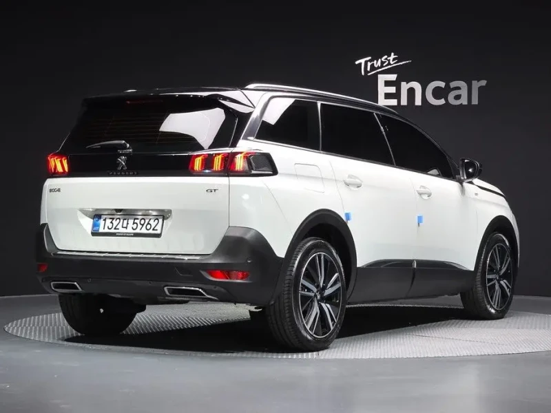 2024 Peugeot 5008 с пробегом 9 960 км