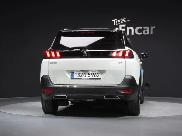 2024 Peugeot 5008 с пробегом 9 960 км