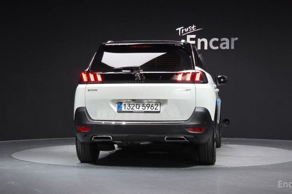 2024 Peugeot 5008 с пробегом 9 960 км