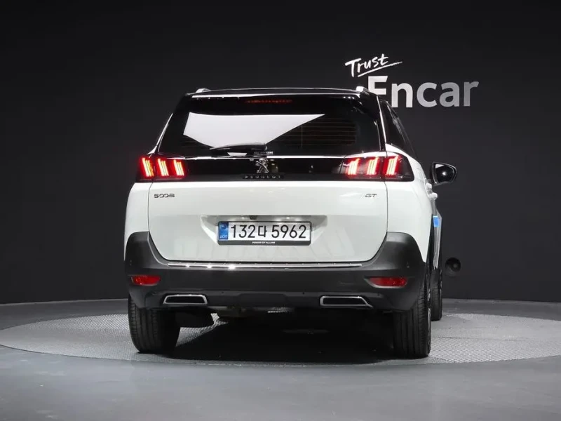 2024 Peugeot 5008 с пробегом 9 960 км