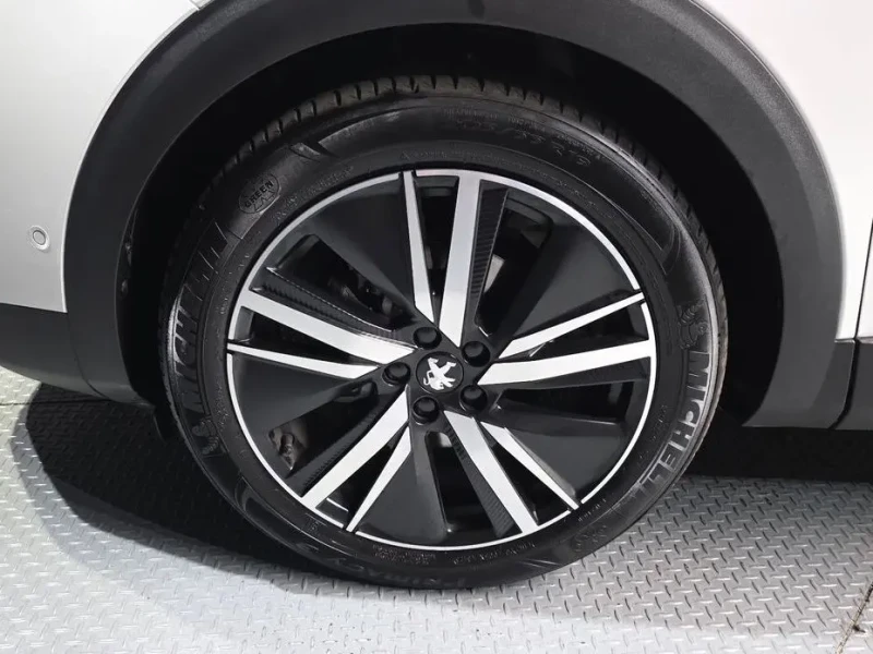 2024 Peugeot 5008 с пробегом 9 960 км