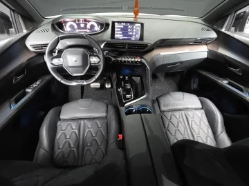 2024 Peugeot 5008 с пробегом 9 960 км