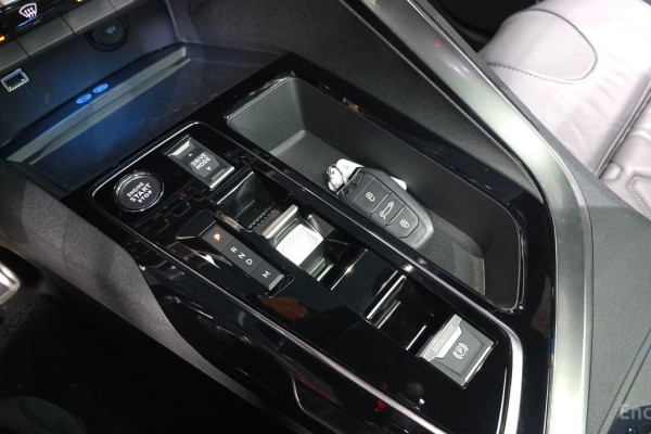 2024 Peugeot 5008 с пробегом 9 960 км