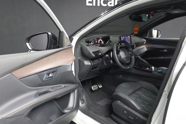 2024 Peugeot 5008 с пробегом 9 960 км