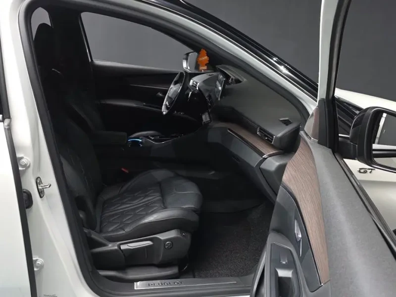 2024 Peugeot 5008 с пробегом 9 960 км
