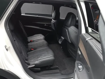 2024 Peugeot 5008 с пробегом 9 960 км