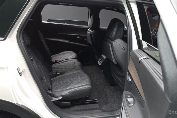 2024 Peugeot 5008 с пробегом 9 960 км