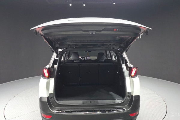 2024 Peugeot 5008 с пробегом 9 960 км