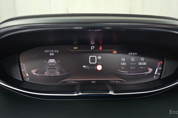 2024 Peugeot 5008 с пробегом 17 744 км