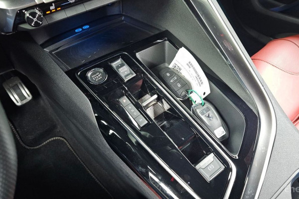 2024 Peugeot 5008 с пробегом 17 744 км