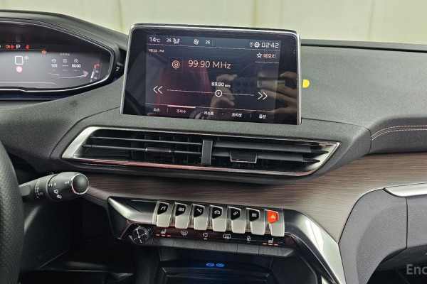 2024 Peugeot 5008 с пробегом 17 744 км