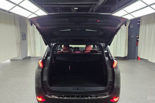 2024 Peugeot 5008 с пробегом 17 744 км