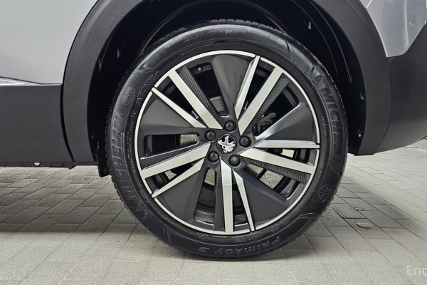 2024 Peugeot 5008 с пробегом 25 448 км