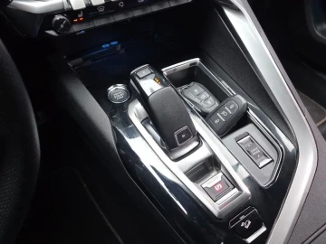 2022 Peugeot 5008 с пробегом 32 728 км