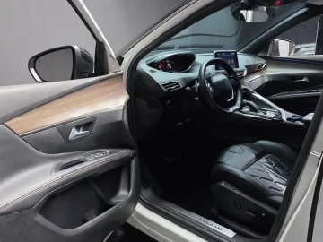 2022 Peugeot 5008 с пробегом 32 728 км
