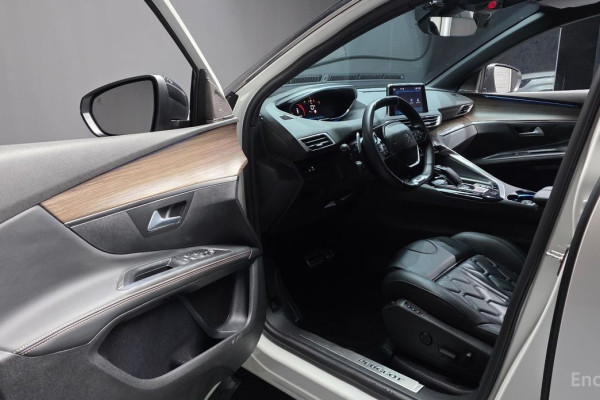 2022 Peugeot 5008 с пробегом 32 728 км