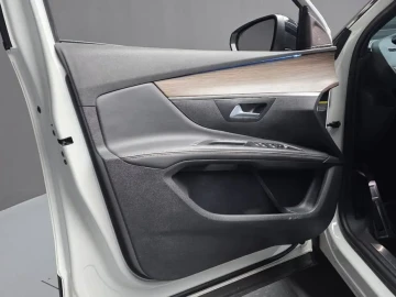 2022 Peugeot 5008 с пробегом 32 728 км