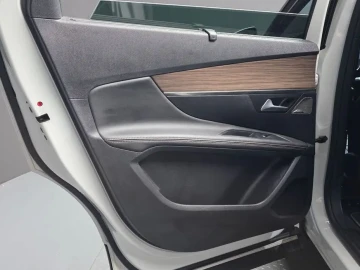 2022 Peugeot 5008 с пробегом 32 728 км