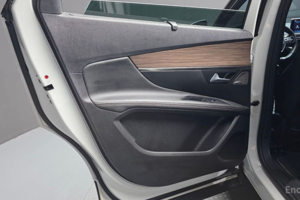 2022 Peugeot 5008 с пробегом 32 728 км