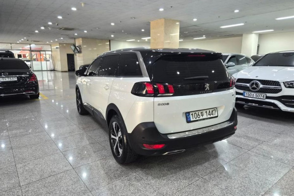 2021 Peugeot 5008 с пробегом 30 196 км