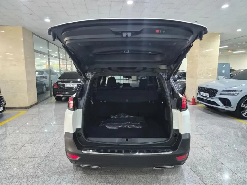 2021 Peugeot 5008 с пробегом 30 196 км