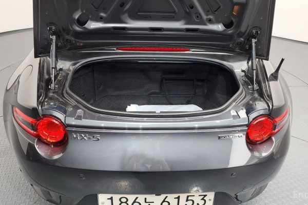 2021 Mazda MX-5 с пробегом 28 295 км