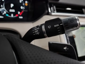 2022 Land Rover Range Rover Velar с пробегом 27 858 км