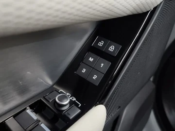 2022 Land Rover Range Rover Velar с пробегом 27 858 км