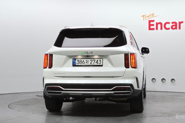 2023 Kia Sorento с пробегом 17 624 км