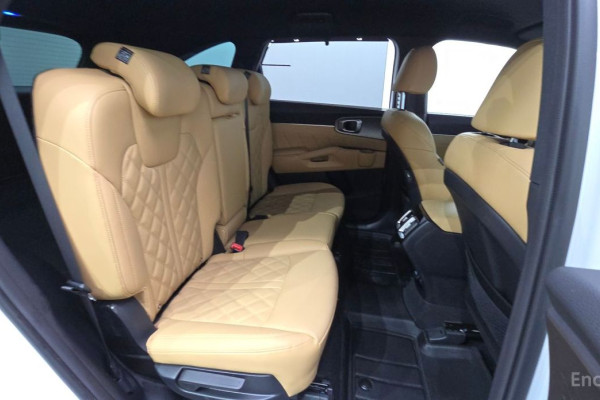 2023 Kia Sorento с пробегом 17 624 км