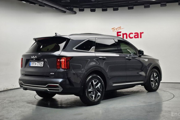 2023 Kia Sorento с пробегом 42 044 км