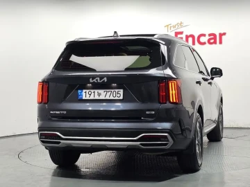 2023 Kia Sorento с пробегом 42 044 км