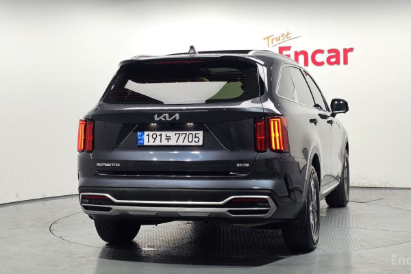 2023 Kia Sorento с пробегом 42 044 км