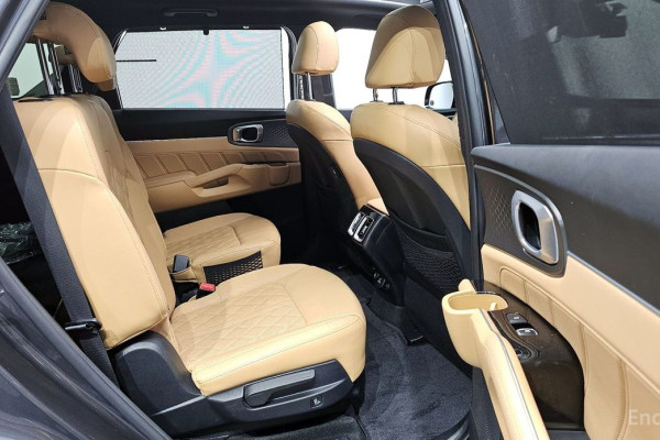 2023 Kia Sorento с пробегом 42 044 км