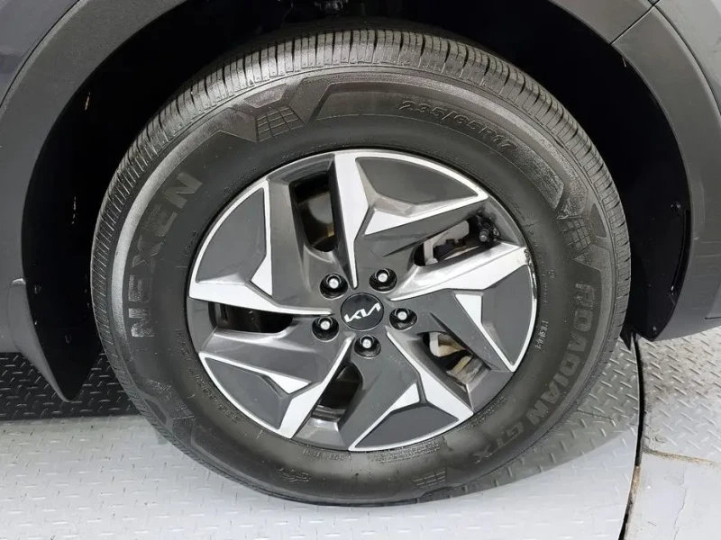 2023 Kia Sorento с пробегом 42 044 км