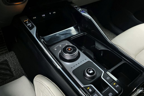 2023 Kia Sorento с пробегом 112 393 км