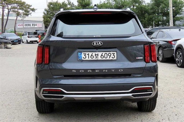 2021 Kia Sorento с пробегом 14 594 км