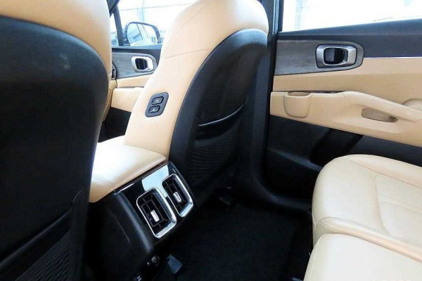 2021 Kia Sorento с пробегом 14 594 км