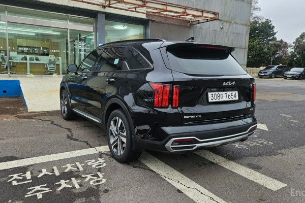 2023 Kia Sorento с пробегом 128 604 км
