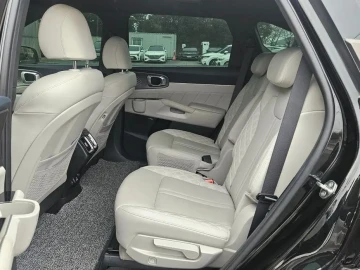 2023 Kia Sorento с пробегом 128 604 км