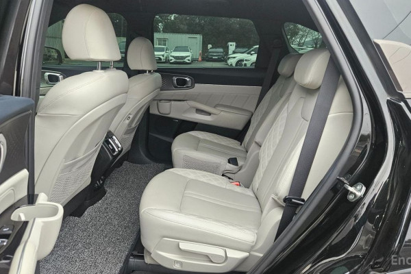 2023 Kia Sorento с пробегом 128 604 км