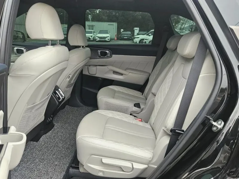 2023 Kia Sorento с пробегом 128 604 км