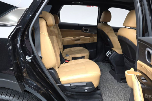 2023 Kia Sorento с пробегом 31 914 км