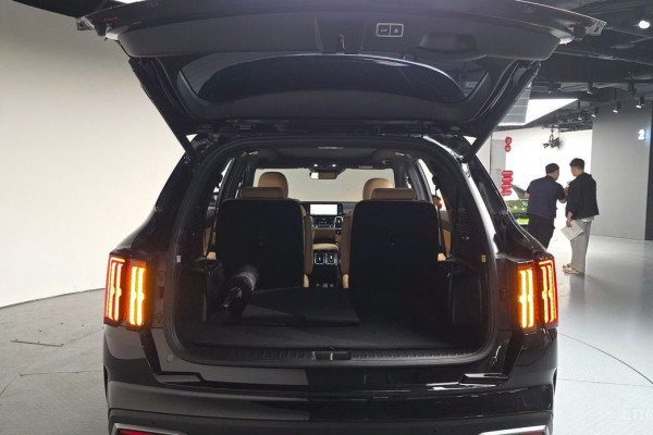 2023 Kia Sorento с пробегом 31 914 км